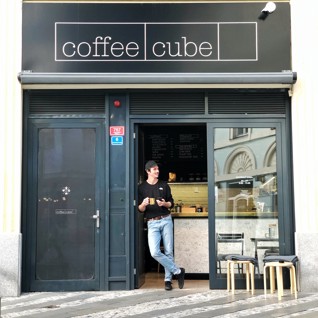 Coffee Cube Black | Kavárna | Najdi to pravé! Veganské a vegetariánské  podniky a místa | Veggiezone